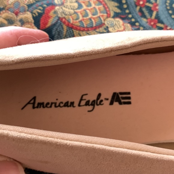 Beautiful, creamy tan, soft suede, rounded toe 11W shoes. Never worn. - Picture 3 of 4